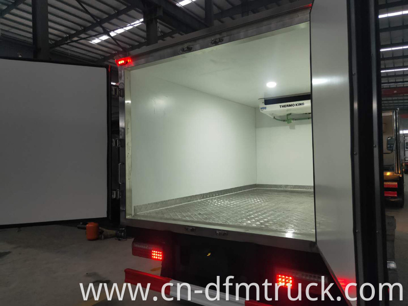 Dongfeng refrigerator truck (8)
